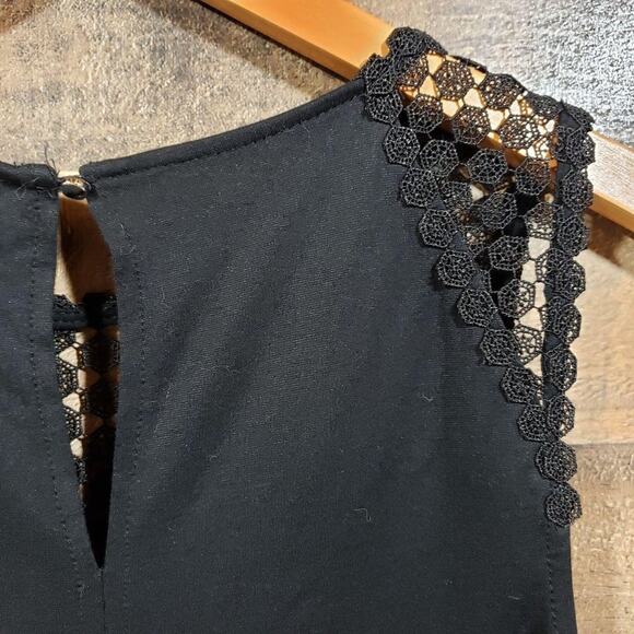 H & M v-neck crochet front sleeveless shirt keyhole button back woman's size S - Picture 9 of 9